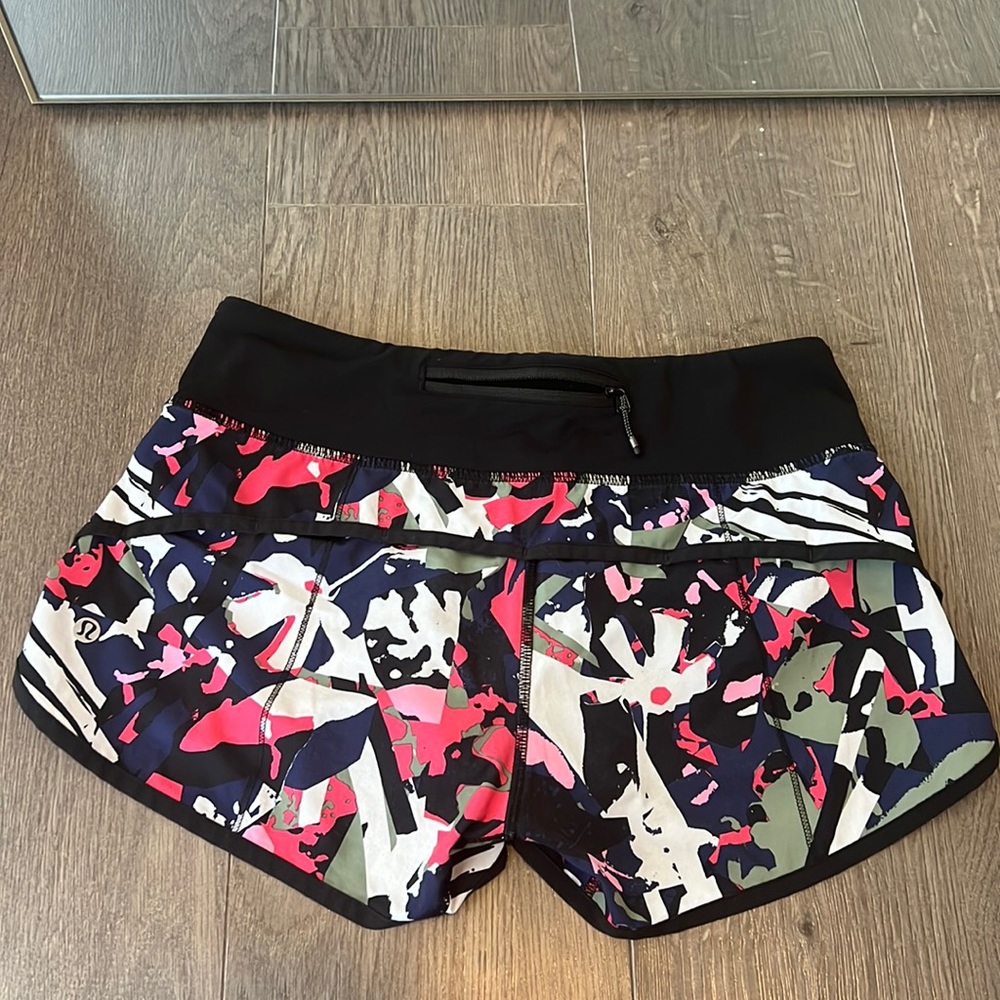 Lululemon Size 4 shorts